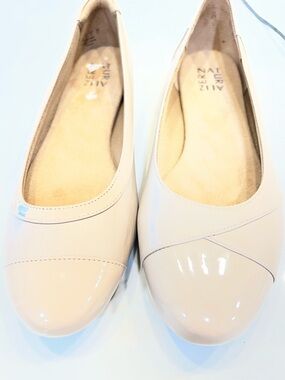Naturalizer Women's Beige Patent Cap-Toe Flats